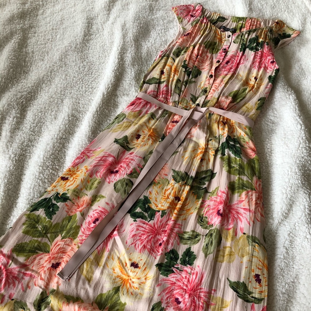 Pretty, floral, summer day Laura Ashley dress 🧡💛